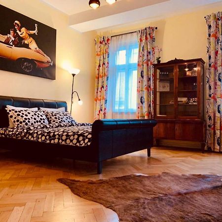 Cinematheque Ultracentral Apartment Sibiu Bagian luar foto