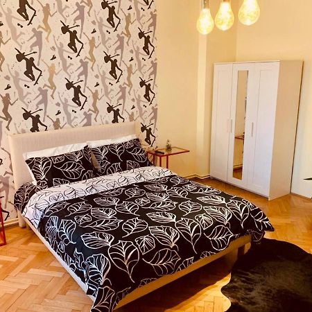 Cinematheque Ultracentral Apartment Sibiu Bagian luar foto