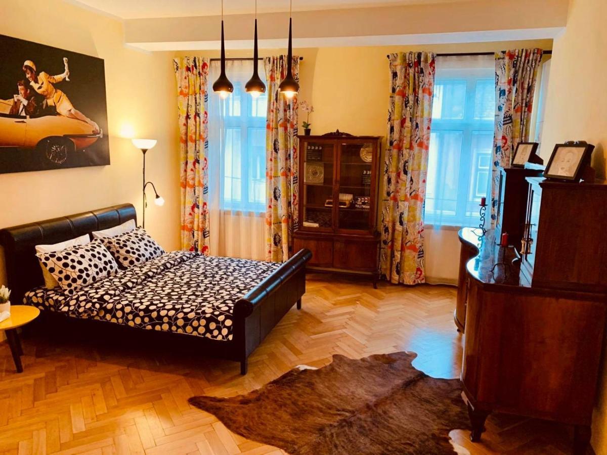 Cinematheque Ultracentral Apartment Sibiu Bagian luar foto