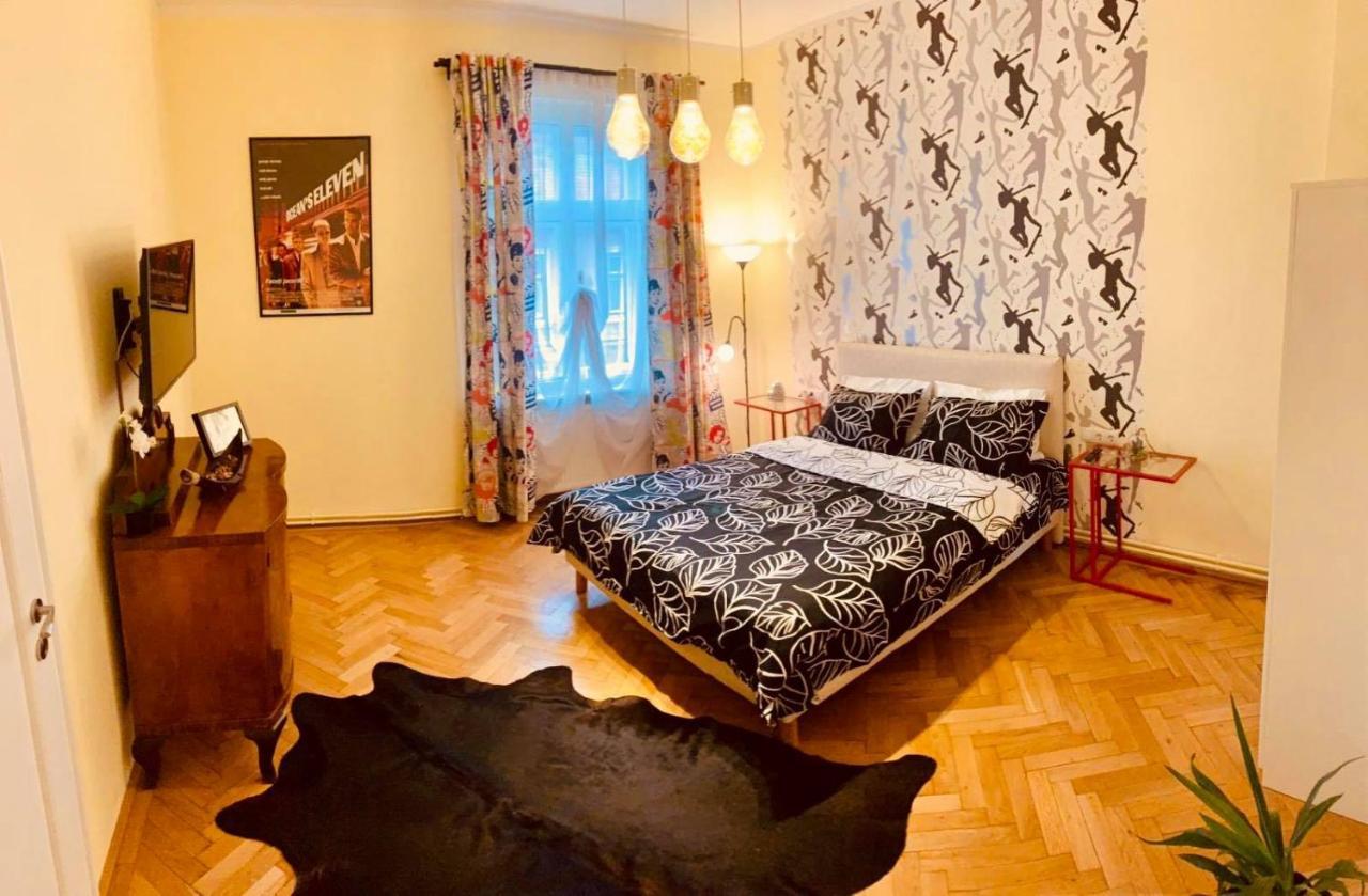 Cinematheque Ultracentral Apartment Sibiu Bagian luar foto