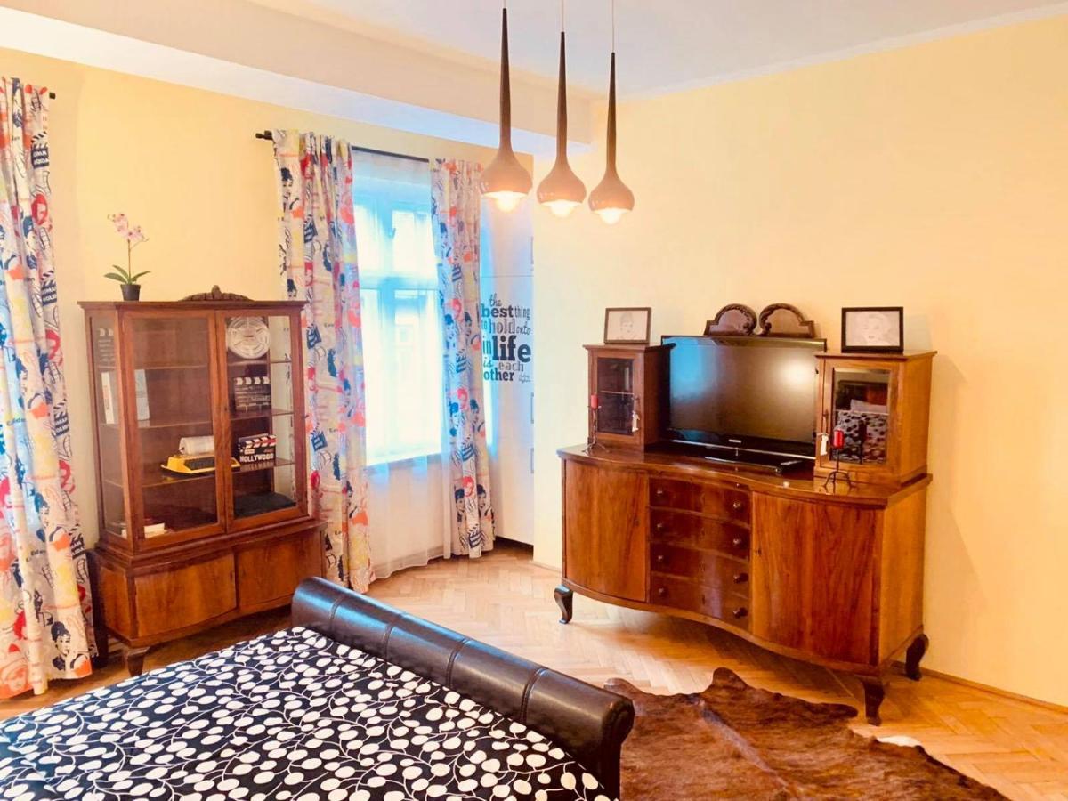 Cinematheque Ultracentral Apartment Sibiu Bagian luar foto