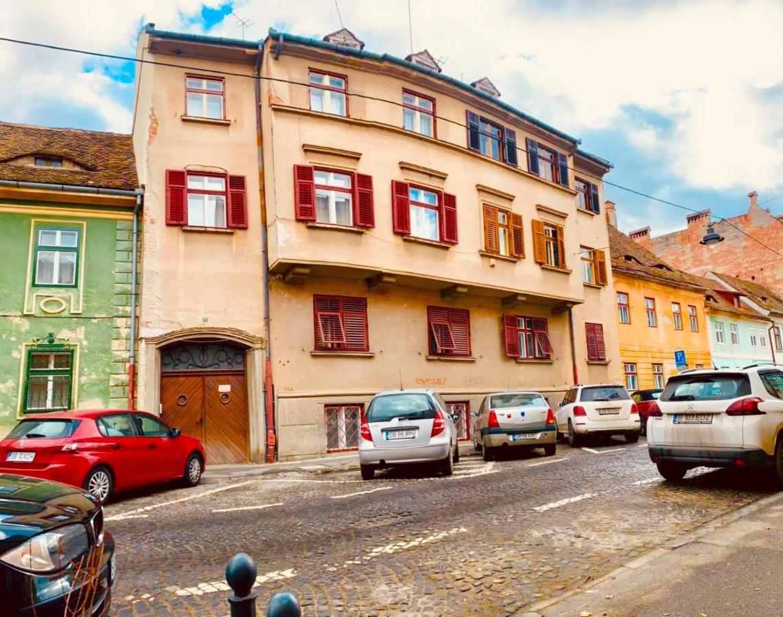 Cinematheque Ultracentral Apartment Sibiu Bagian luar foto