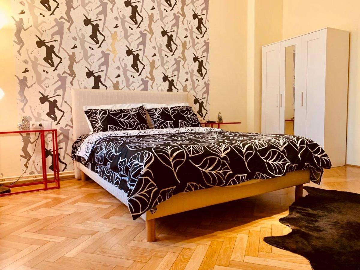 Cinematheque Ultracentral Apartment Sibiu Bagian luar foto